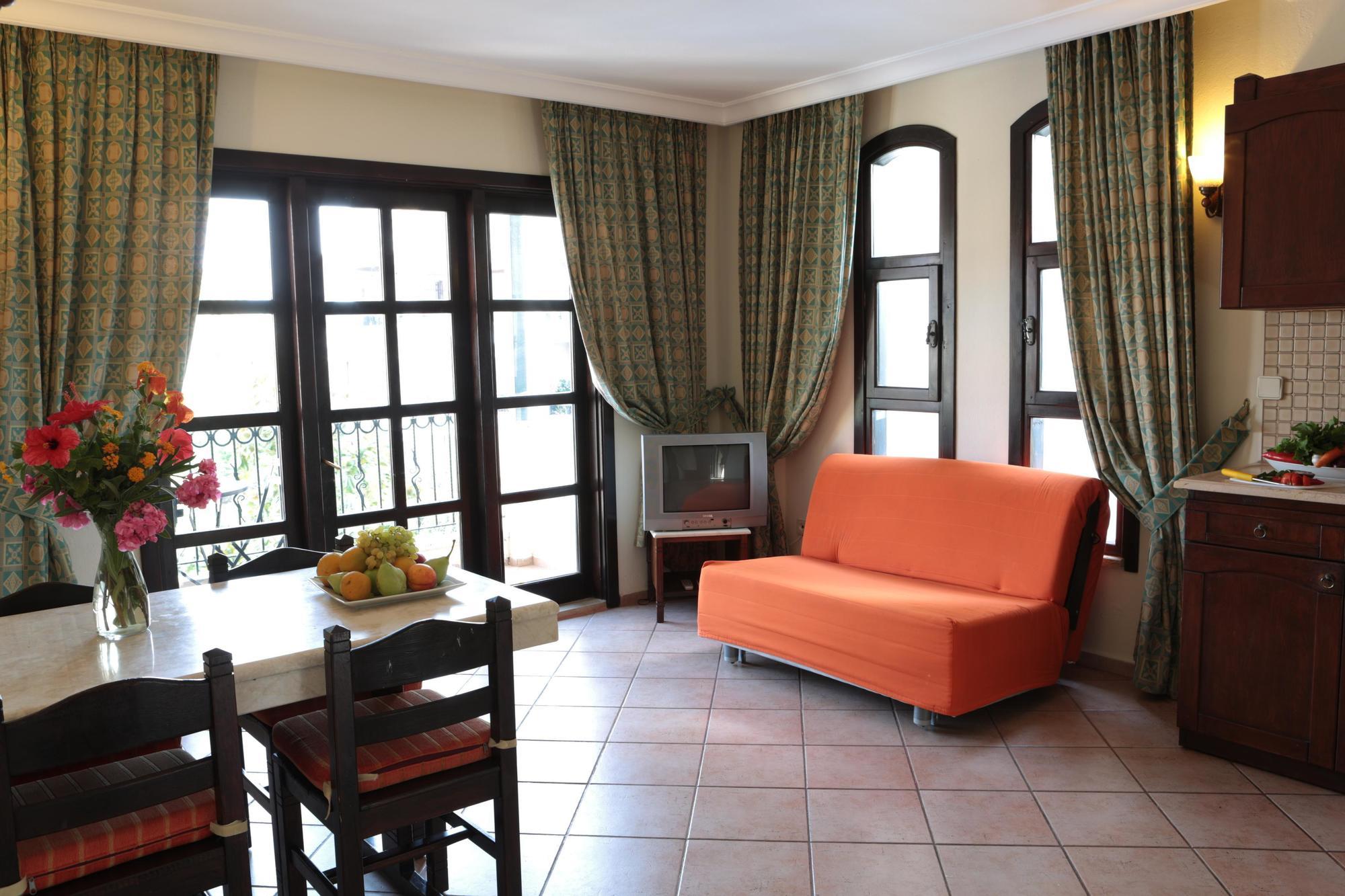 Club Turquoise Apart Мармарис Екстериор снимка