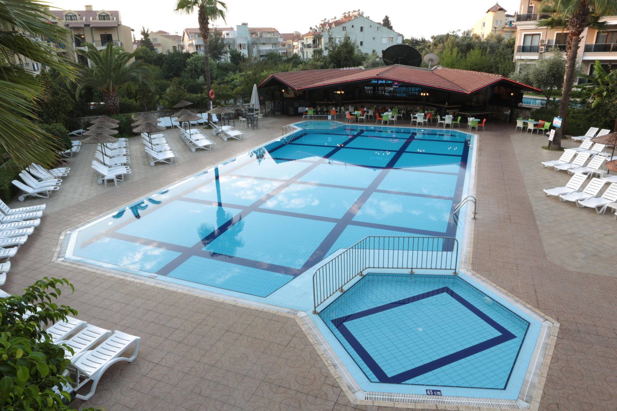 Club Turquoise Apart Мармарис Екстериор снимка
